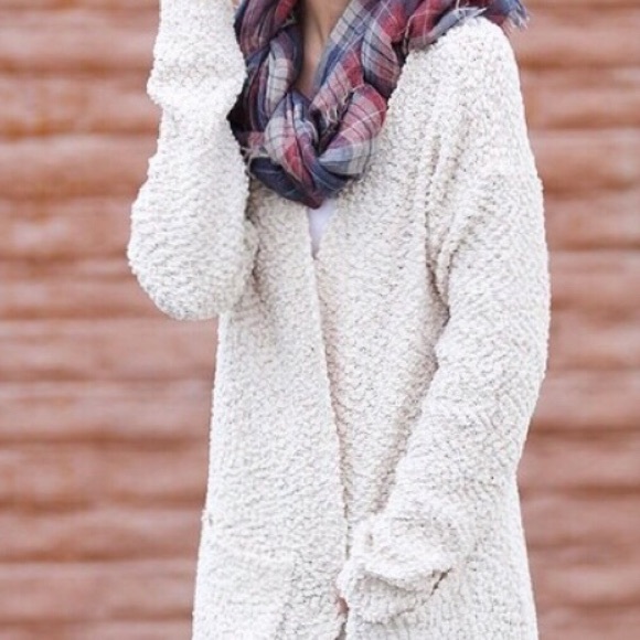 LAST ONE! 5⭐️ Long-line popcorn cardigan - Picture 4 of 8